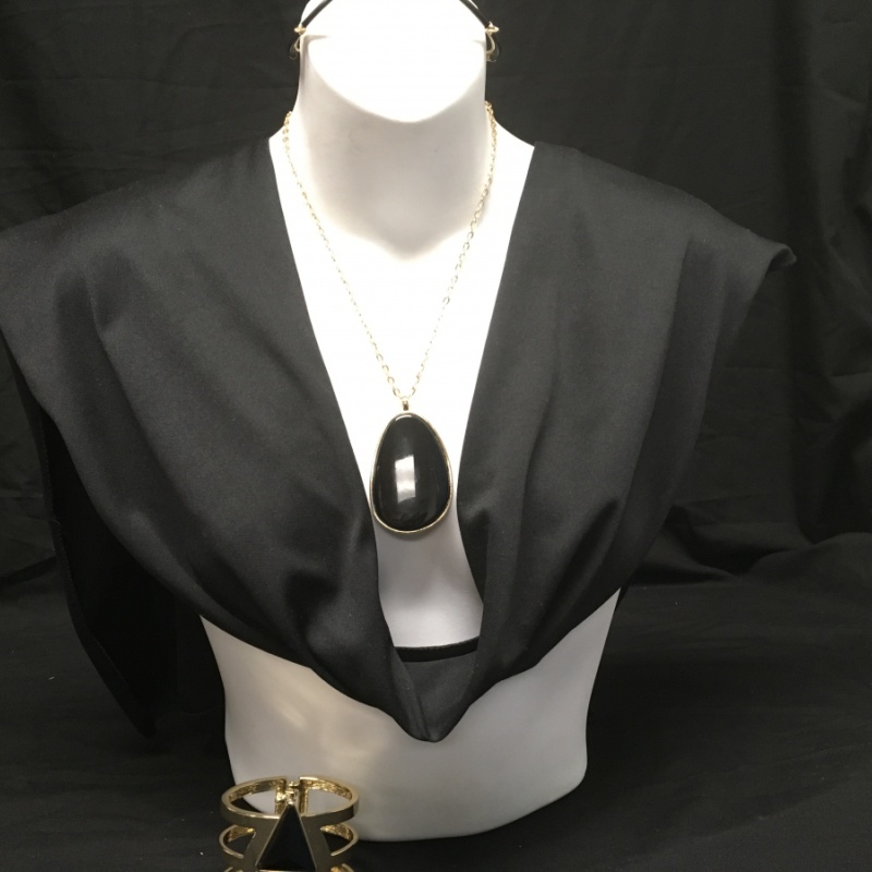 Necklace, earrings and bracelet