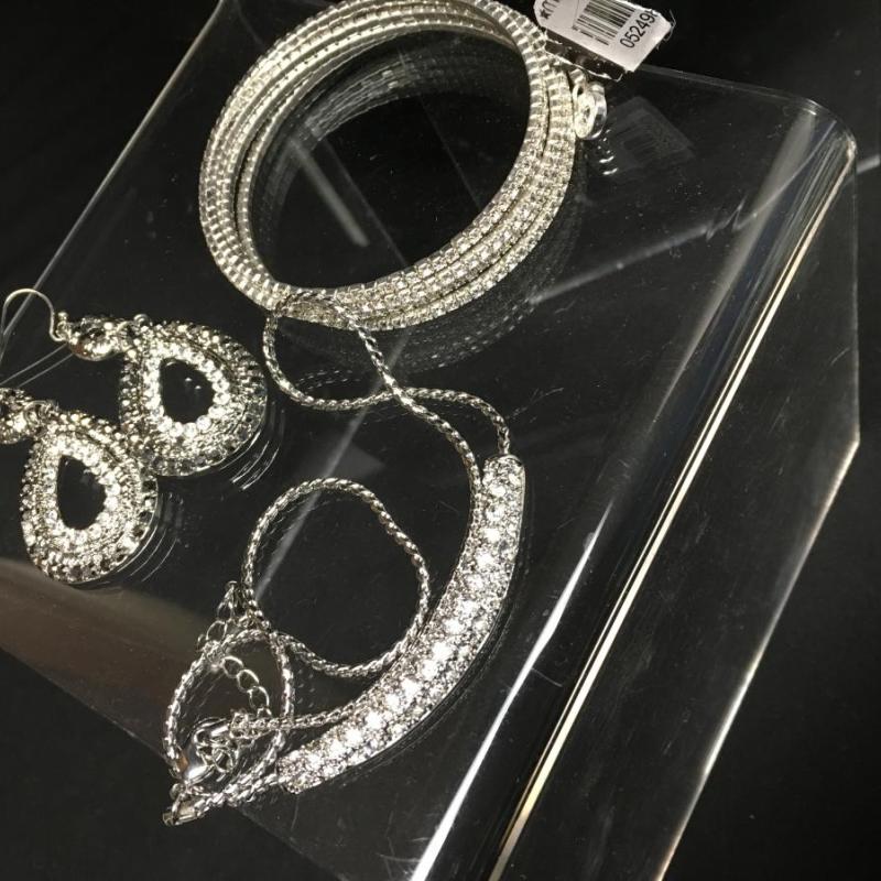 Designer fashion Necklace, earrings and Bracelet