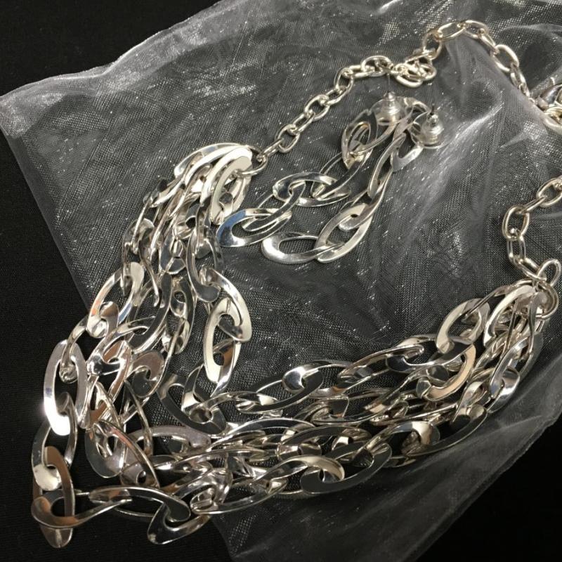Silver-Tone Oval chain link necklace with matching earrings